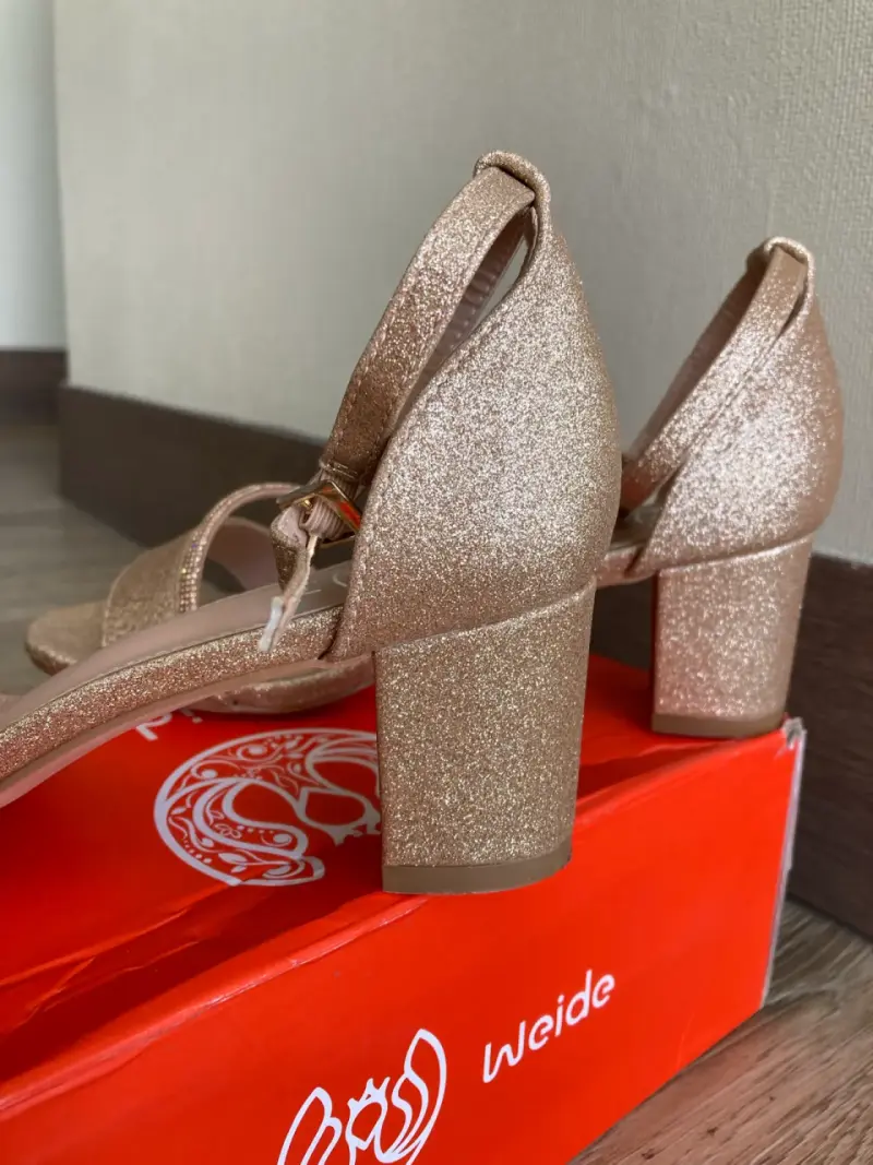 Sandalias doradas de tacón Weide talla 36 - 2
