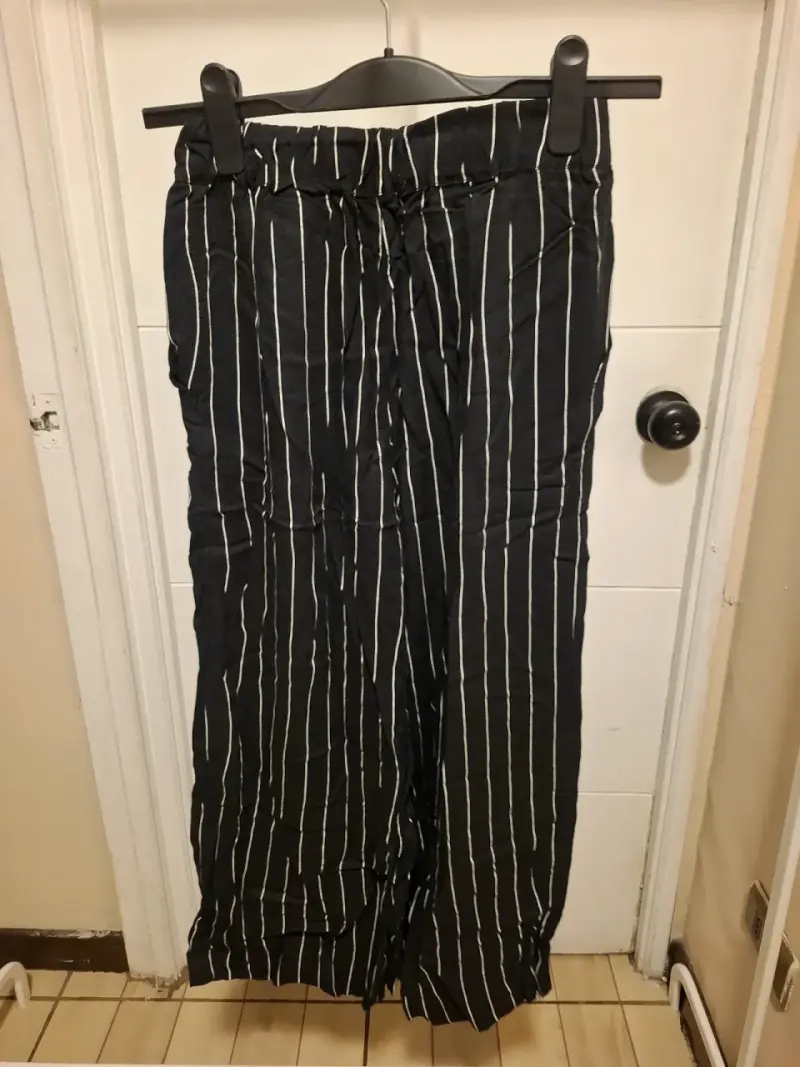 Pantalón a rayas negro - 2