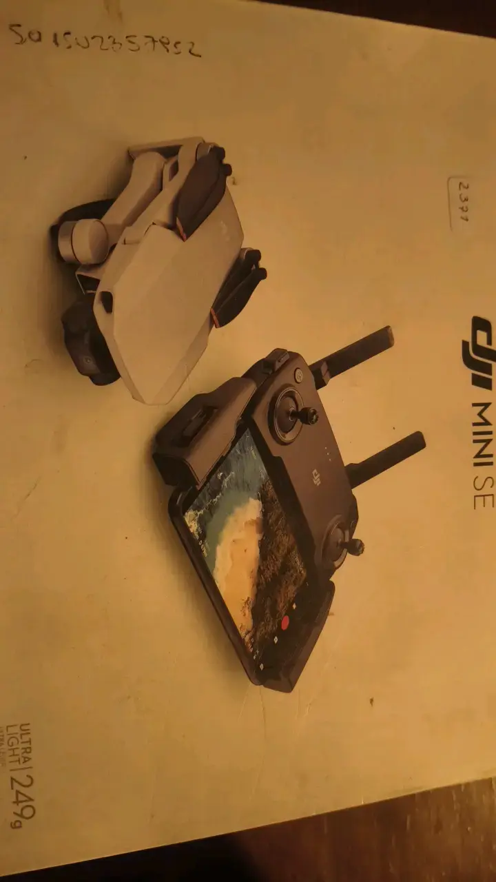 Drone DJI compacto con control remoto - 3