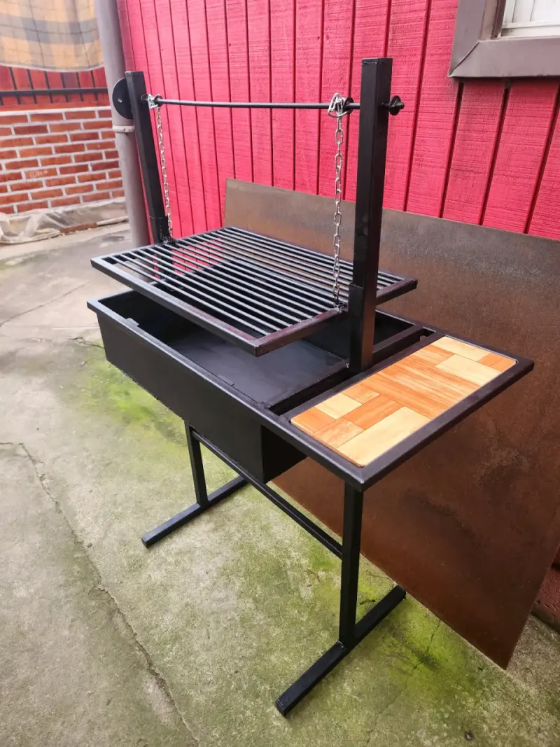 Parrilla de hierro con mesa lateral - 1