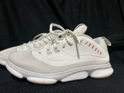 Zapatillas deportivas Jordan blancas - miniatura 1