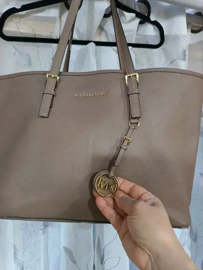 Bolso Michael Kors café. Tote grande - miniatura 3
