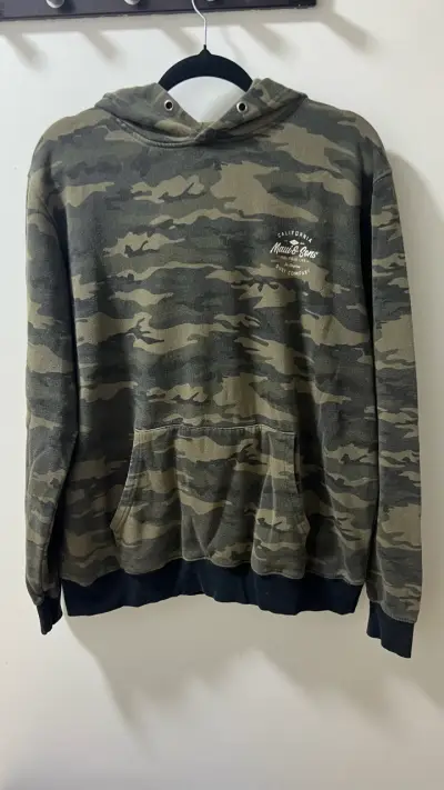 Polerón camuflado Maui & Sons con capucha - miniatura 1