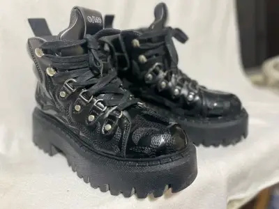 Botas C/MORAN negras de plataforma estilo punk - miniatura 2