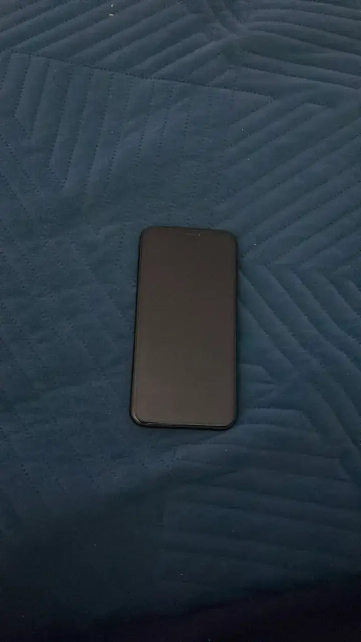 iPhone XR negro en buen estado - 2