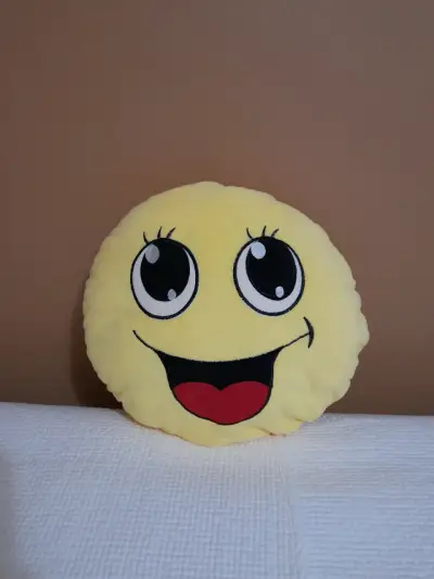 Cojín decorativo emoji sonriente amarillo - miniatura 1
