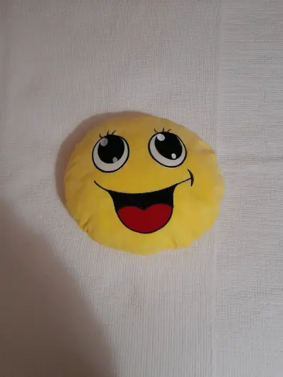 Cojín decorativo emoji sonriente amarillo - miniatura 2