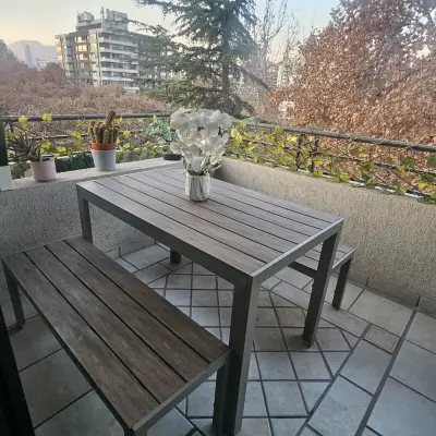 Conjunto de comedor exterior de madera y metal - miniatura 1
