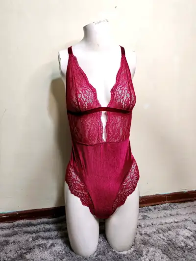 Body de encaje rojo para mujer - miniatura 1
