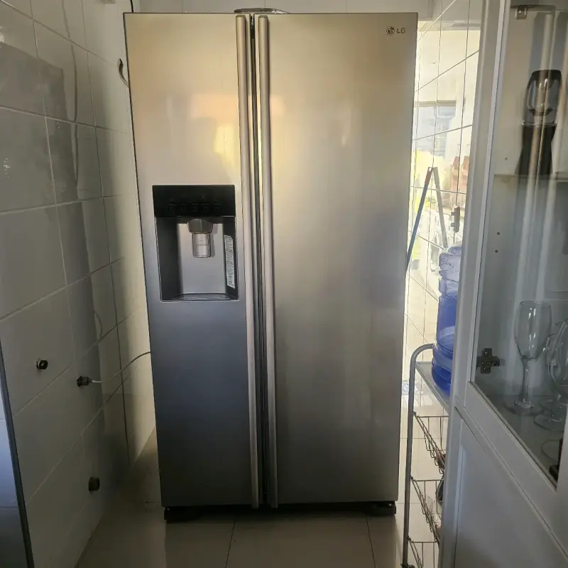 Refrigerador LG side by side con dispensador - 1