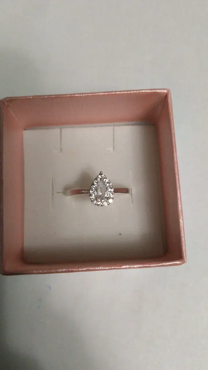 Anillo de compromiso con diamante en lágrima - 1
