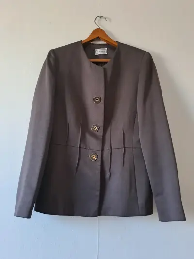 Blazer café, marca Disvest alta costura nacional. - miniatura 1