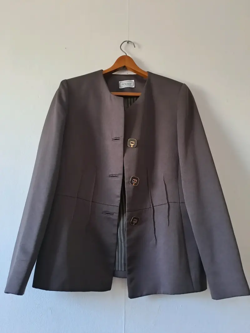 Blazer café, marca Disvest alta costura nacional. - 2