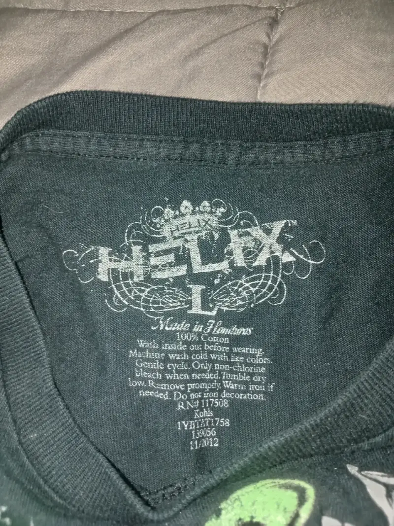 Polera Helix negra boxy fit - 2