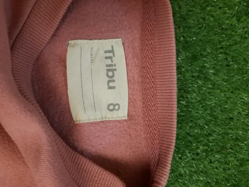Polerón rosado con diseño de flor y texto - 3