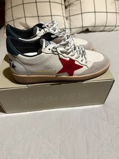 Zapatillas deportivas blancas con estrella roja - miniatura 3