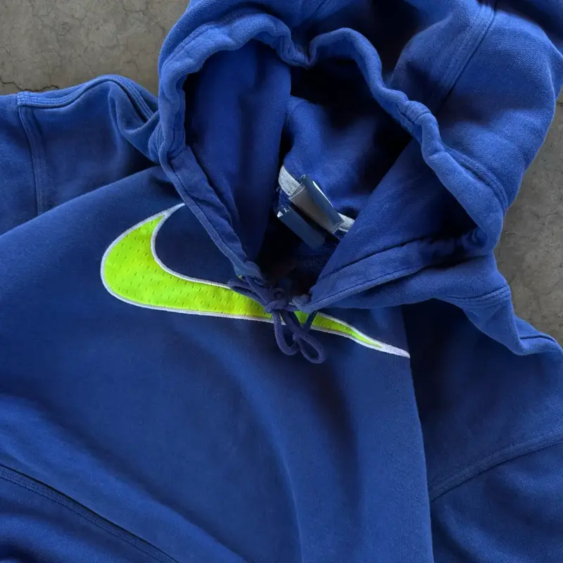 Polerón con capucha azul Nike logo verde - 4