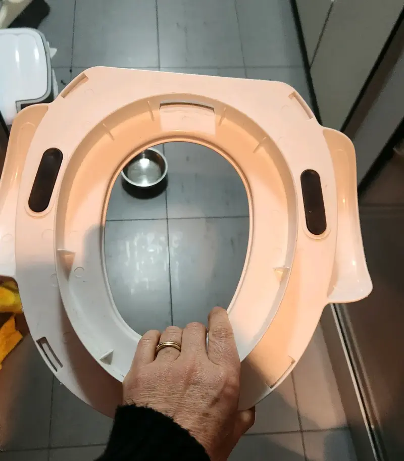 Asiento reductor de baño infantil con diseño marino - 3