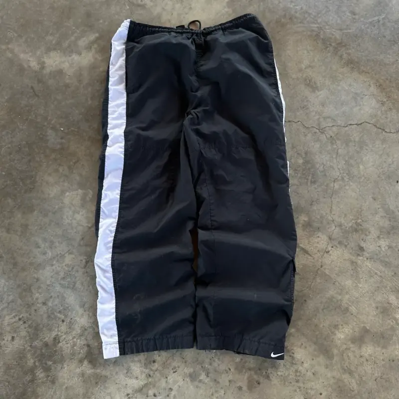 Pantalones deportivos Nike negros con franjas - 1