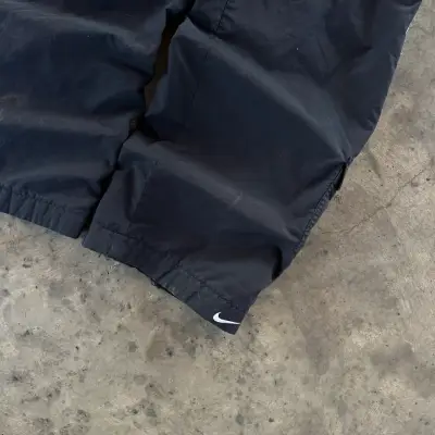 Pantalones deportivos Nike negros con franjas - miniatura 4