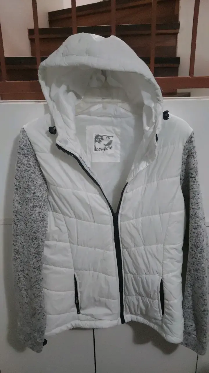 Chaqueta acolchada blanca con capucha - 1