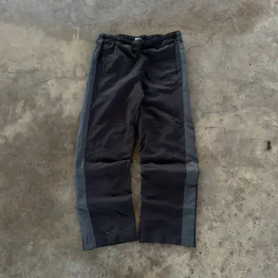 Pantalones deportivos Nike negros con franjas - miniatura 1