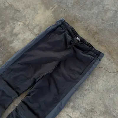 Pantalones deportivos Nike negros con franjas - miniatura 3