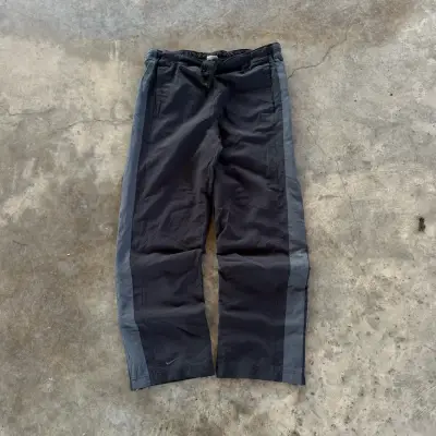Pantalones deportivos Nike negros con franjas - miniatura 4