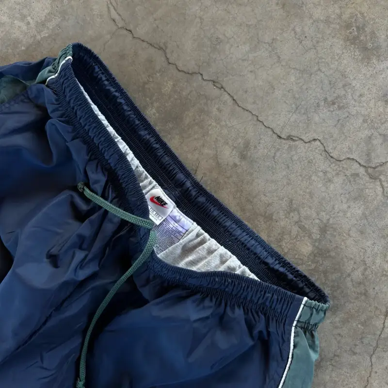 Pantalones deportivos azul con franjas laterales - 2
