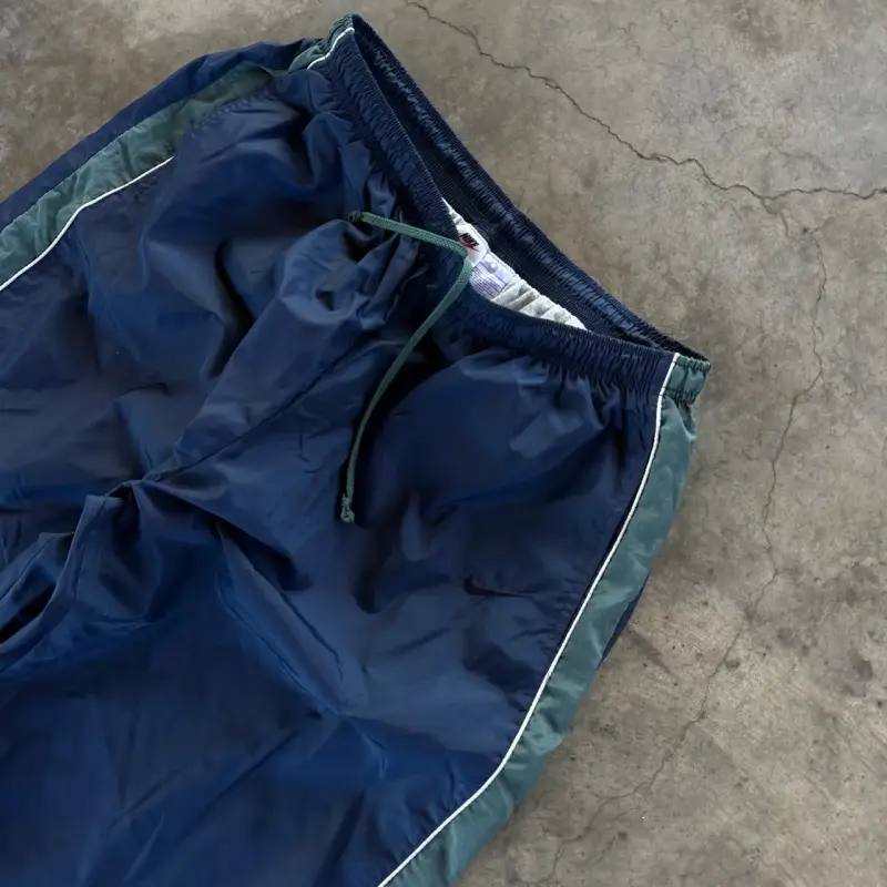 Pantalones deportivos azul con franjas laterales - 3