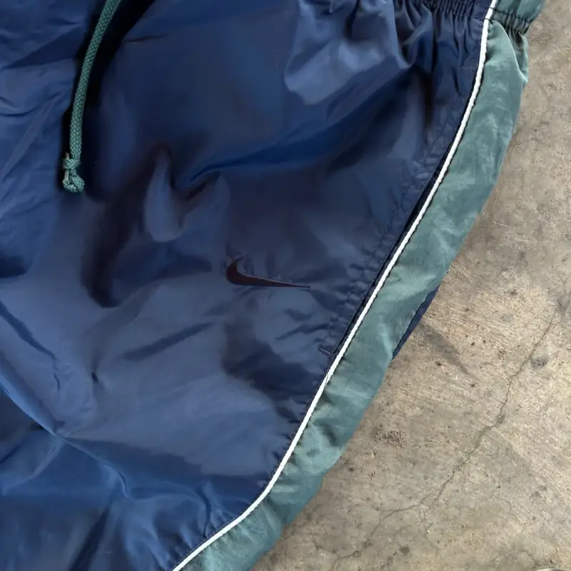 Pantalones deportivos azul con franjas laterales - 4