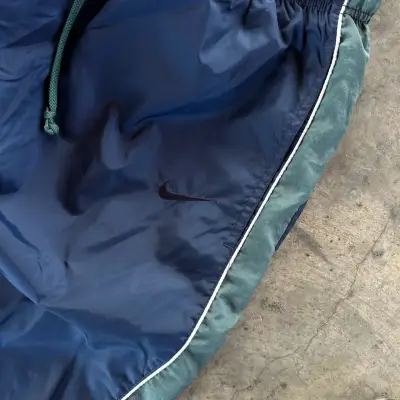 Pantalones deportivos azul con franjas laterales - miniatura 4