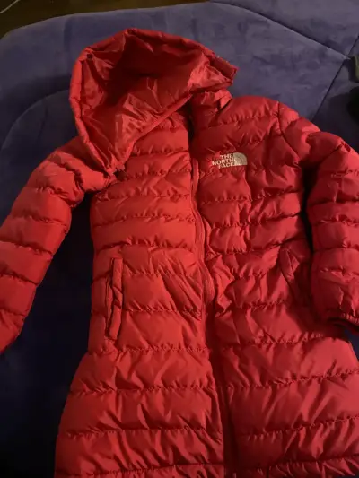 Chaqueta acolchada roja The North Face Talla 8 - miniatura 2