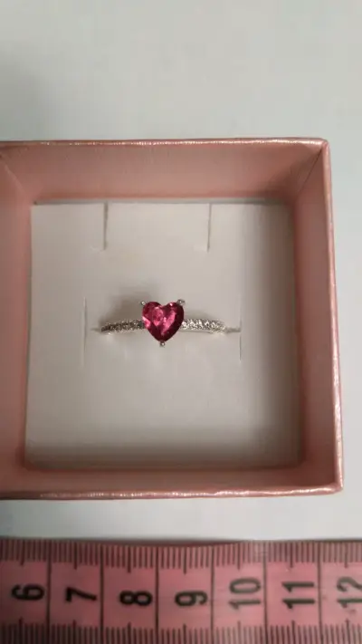 Anillo de plata con corazón rojo - miniatura 1