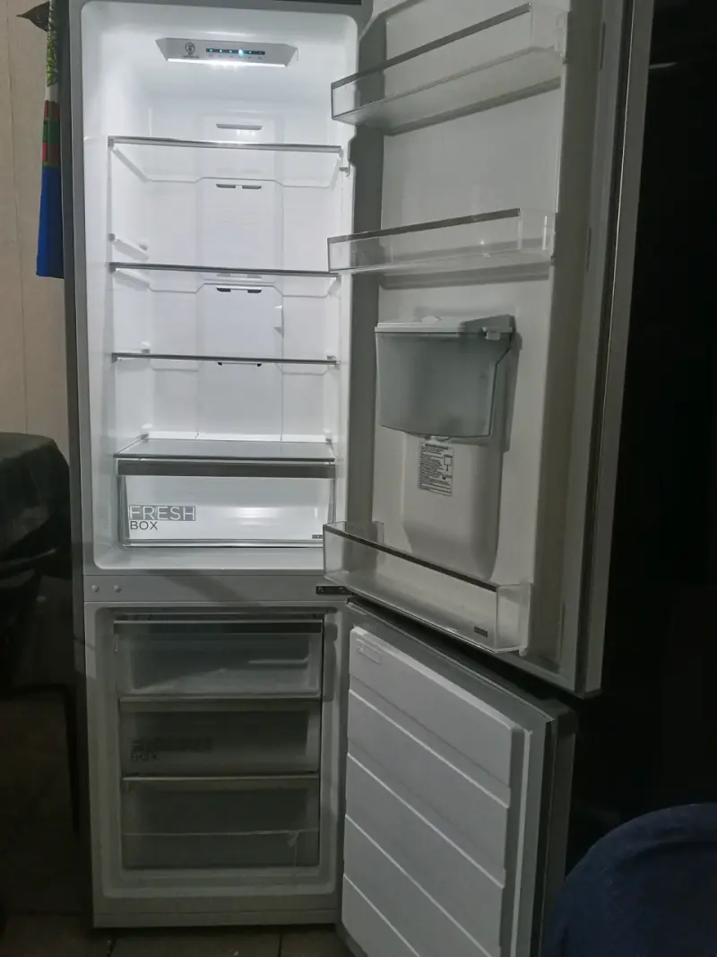 Refrigerador moderno marca midea ,batidora ursus - 1