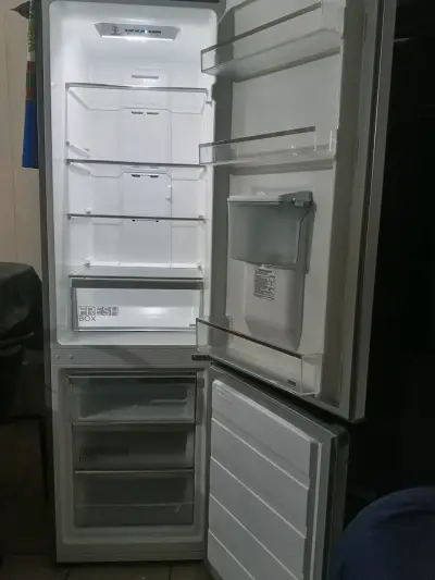 Refrigerador moderno marca midea  ,batidora ursus - miniatura 1