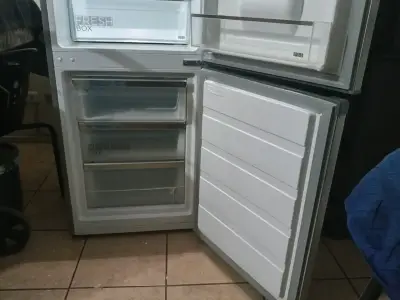 Refrigerador moderno marca midea  ,batidora ursus - miniatura 2
