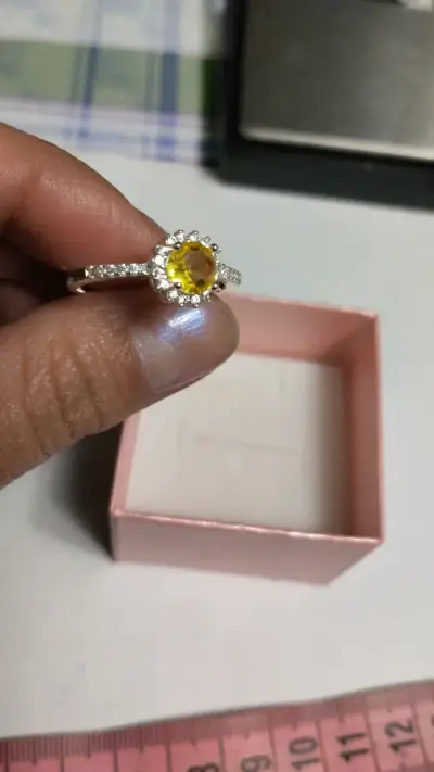 Anillo de plata con piedra amarilla y circonitas - miniatura 2