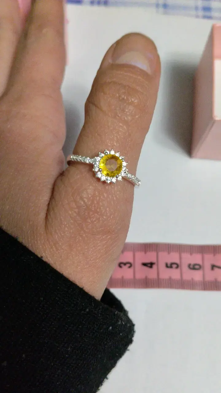 Anillo de plata con piedra amarilla y circonitas - 4