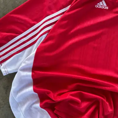 Camiseta deportiva Adidas roja y blanca - miniatura 4