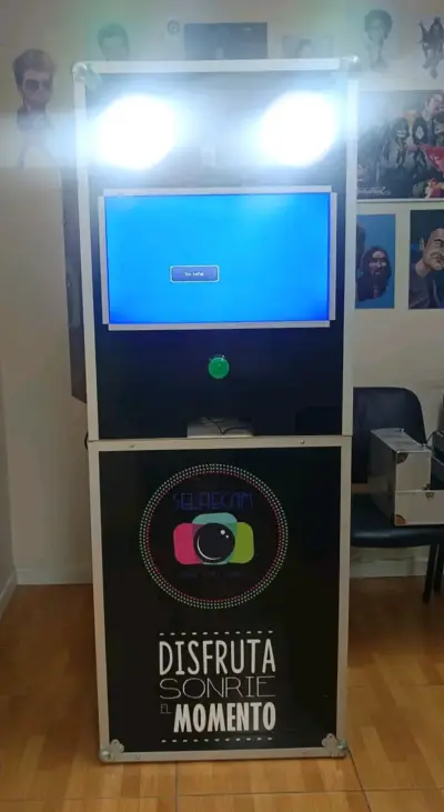 Cabina fotográfica SelfieCam para eventos - miniatura 3