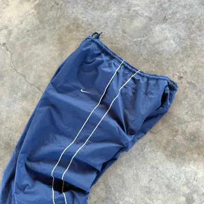 Pantalones deportivos Nike azul con logo - miniatura 2