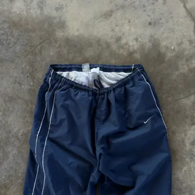 Pantalones deportivos Nike azul con logo - miniatura 6