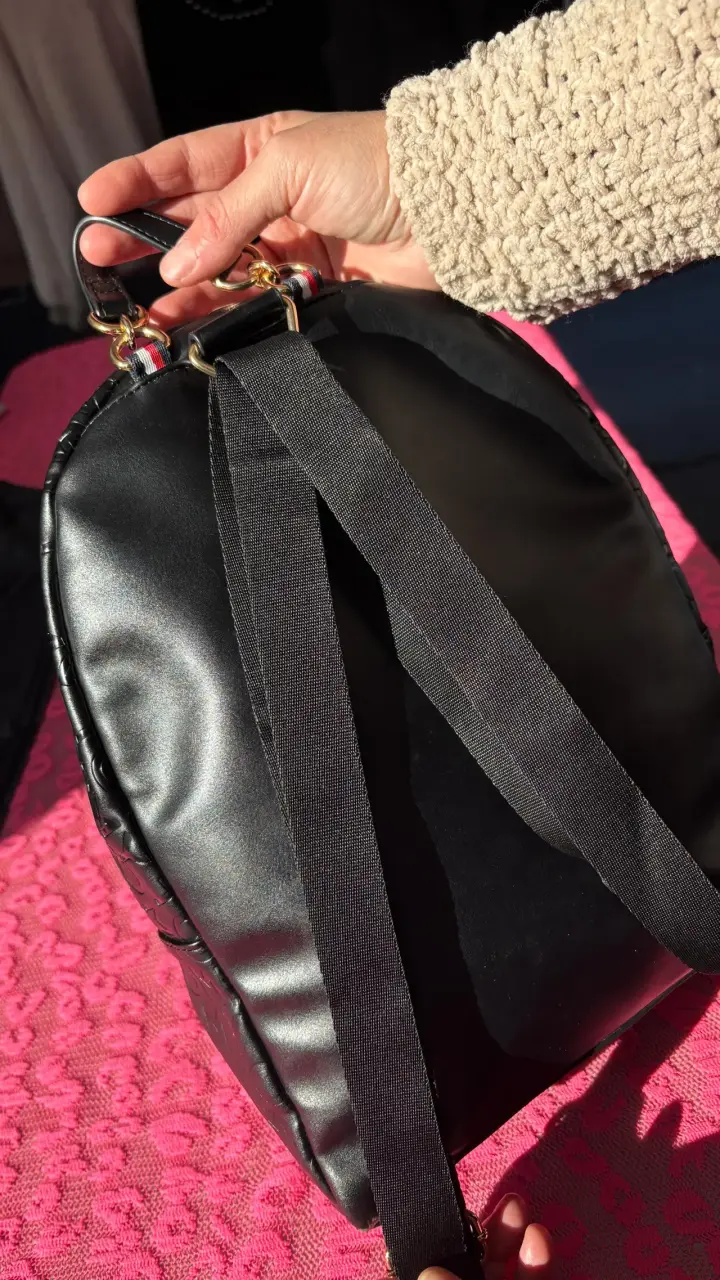 Mochila Tommy Hilfiger negra elegante - 3