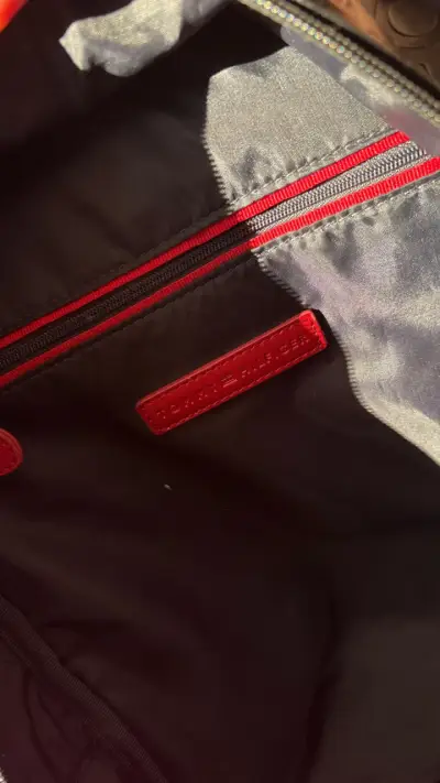 Mochila Tommy Hilfiger negra elegante - miniatura 4