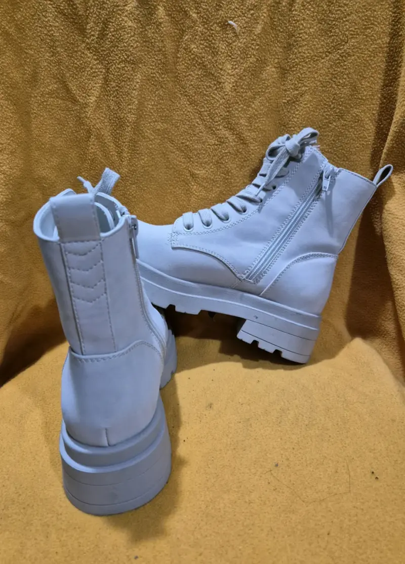 Botines blancos con cierre lateral - 1