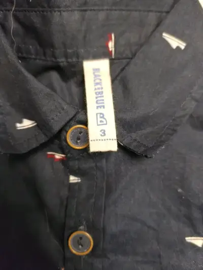 Camisa infantil azul marino con estampado - miniatura 2