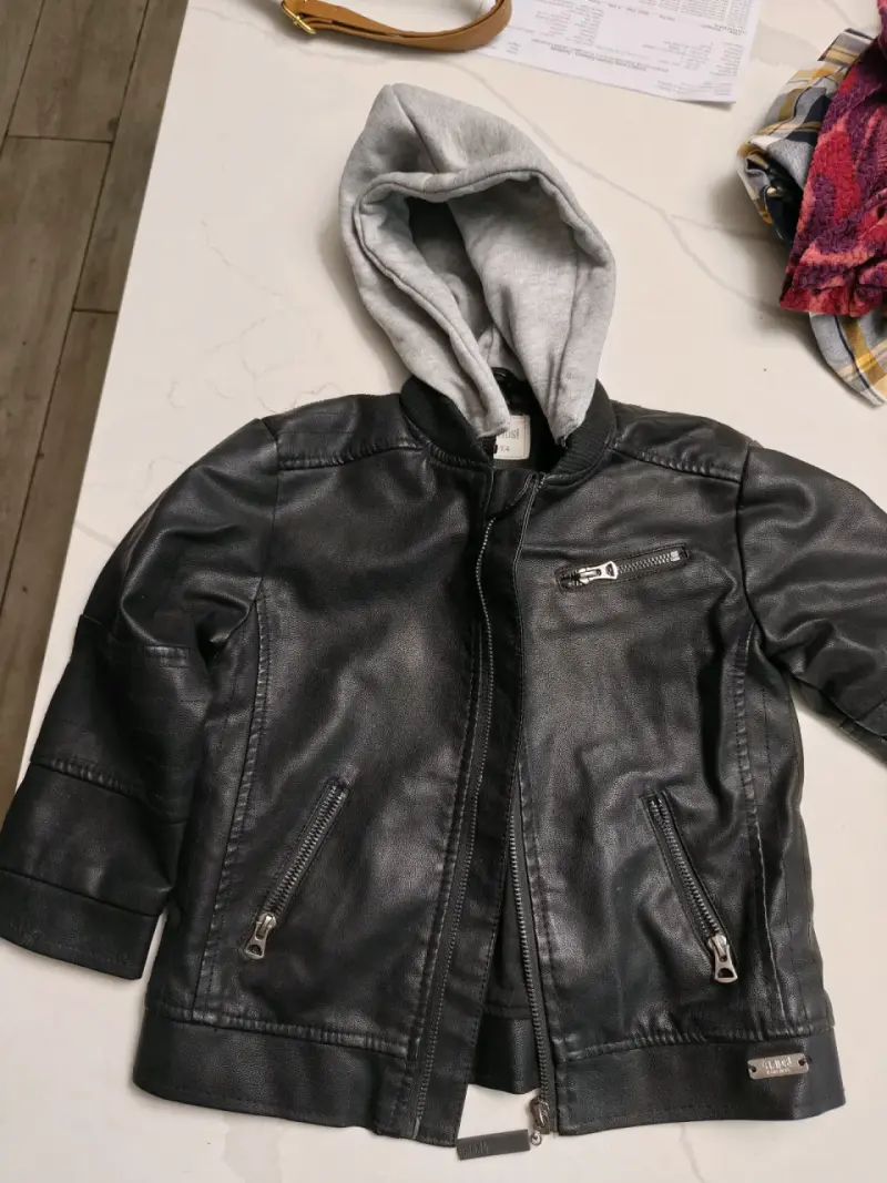 Chaqueta de cuero infantil con capucha - 1