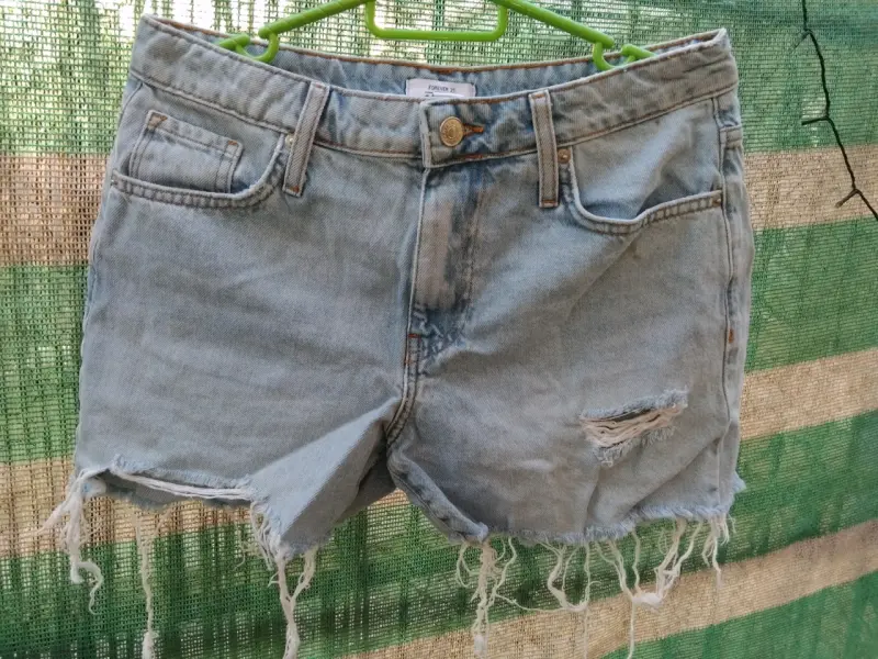 Shorts de mezclilla desgastados Forever 21 - 1