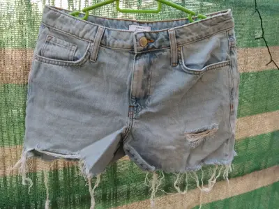 Shorts de mezclilla desgastados Forever 21 - miniatura 1